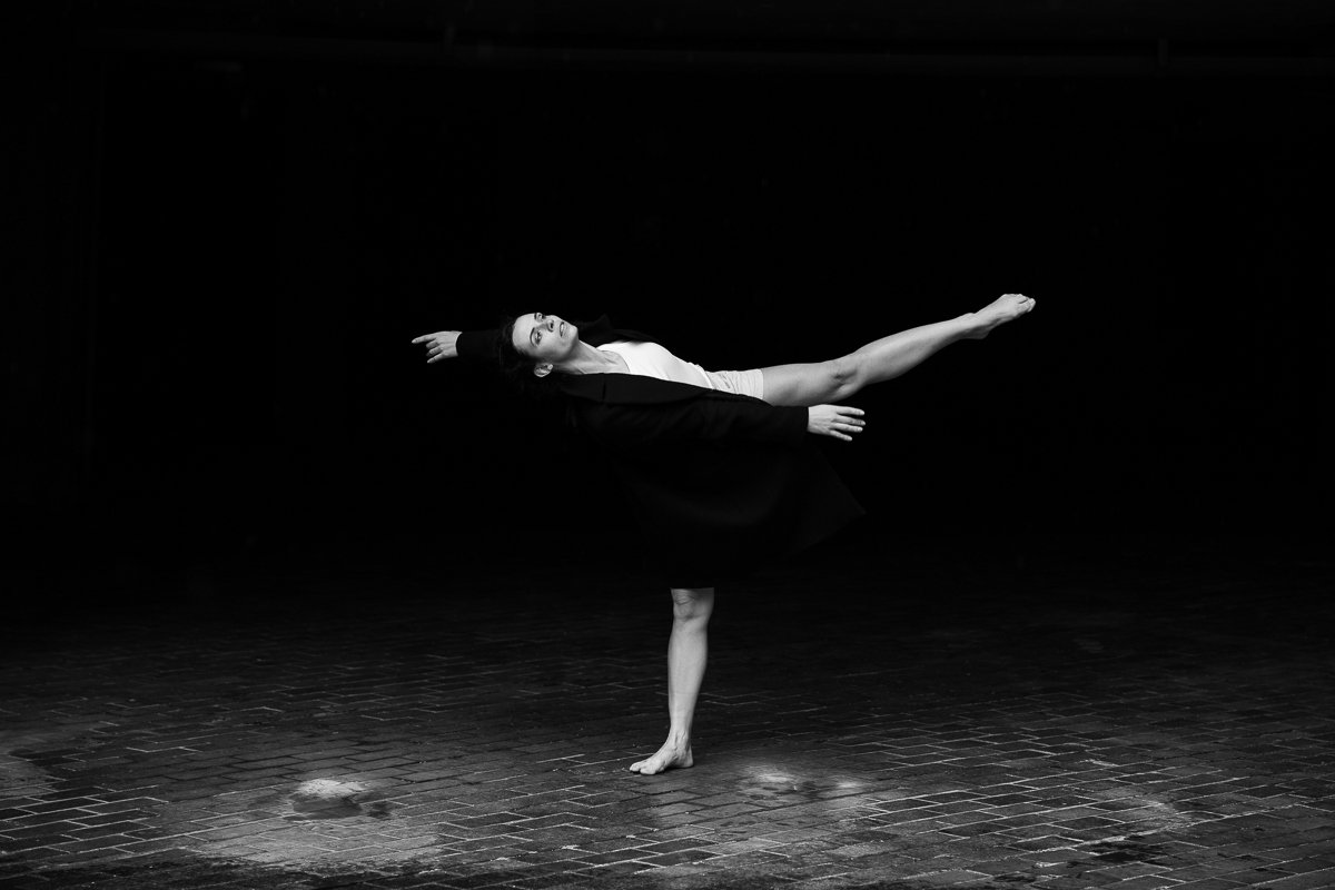 Sarah in arabesque tilt, black and white